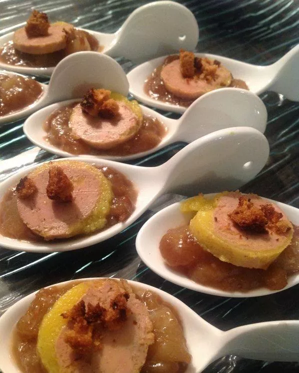 Élégance en Bouche : Poire et Foie Gras en Cuillère