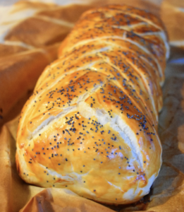 Tresse Feuilletée au Saumon et Fondue de Poireaux