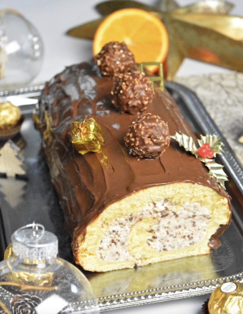 Bûche de Noël Élégante au Goût Ferrero Rocher