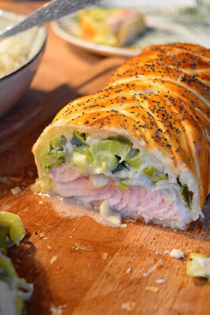 Tresse Feuilletée au Saumon et Fondue de Poireaux