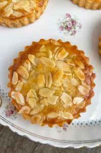 TARTELETTES À LA CRÈME D'AMANDE 