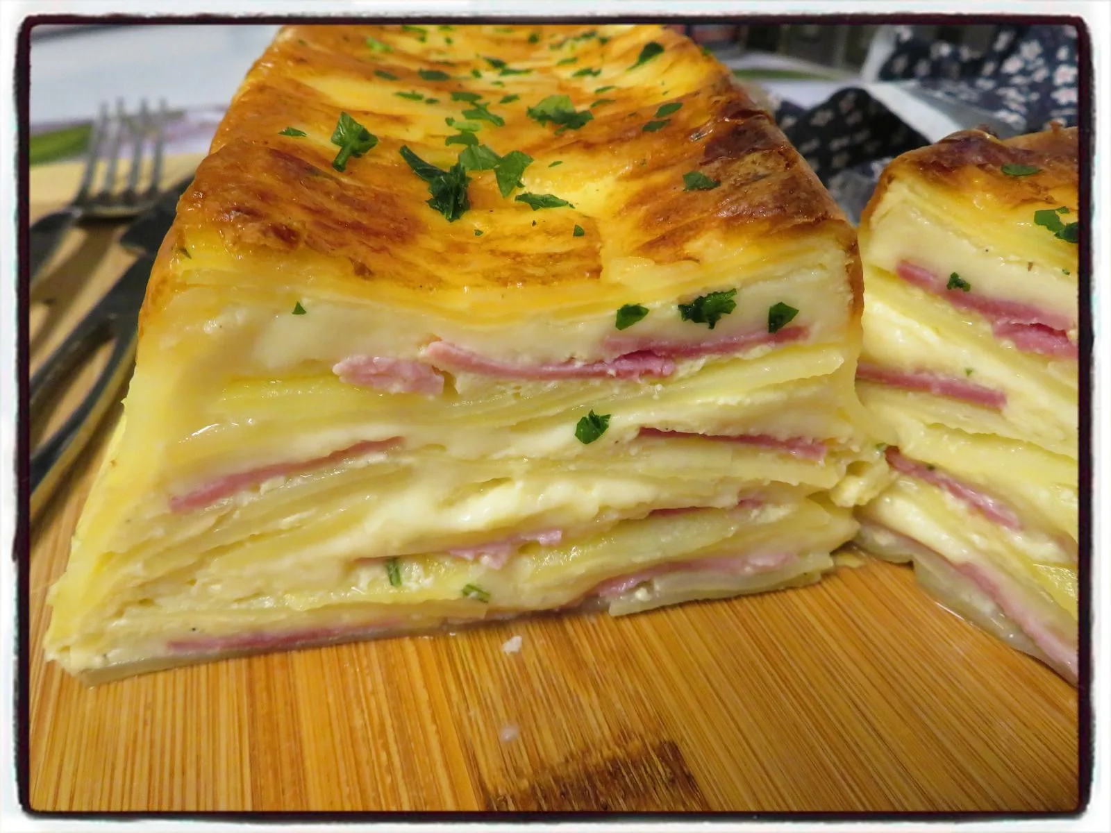 CAKE DE POMMES DE TERRE AU JAMBON ET À LA RACLETTE